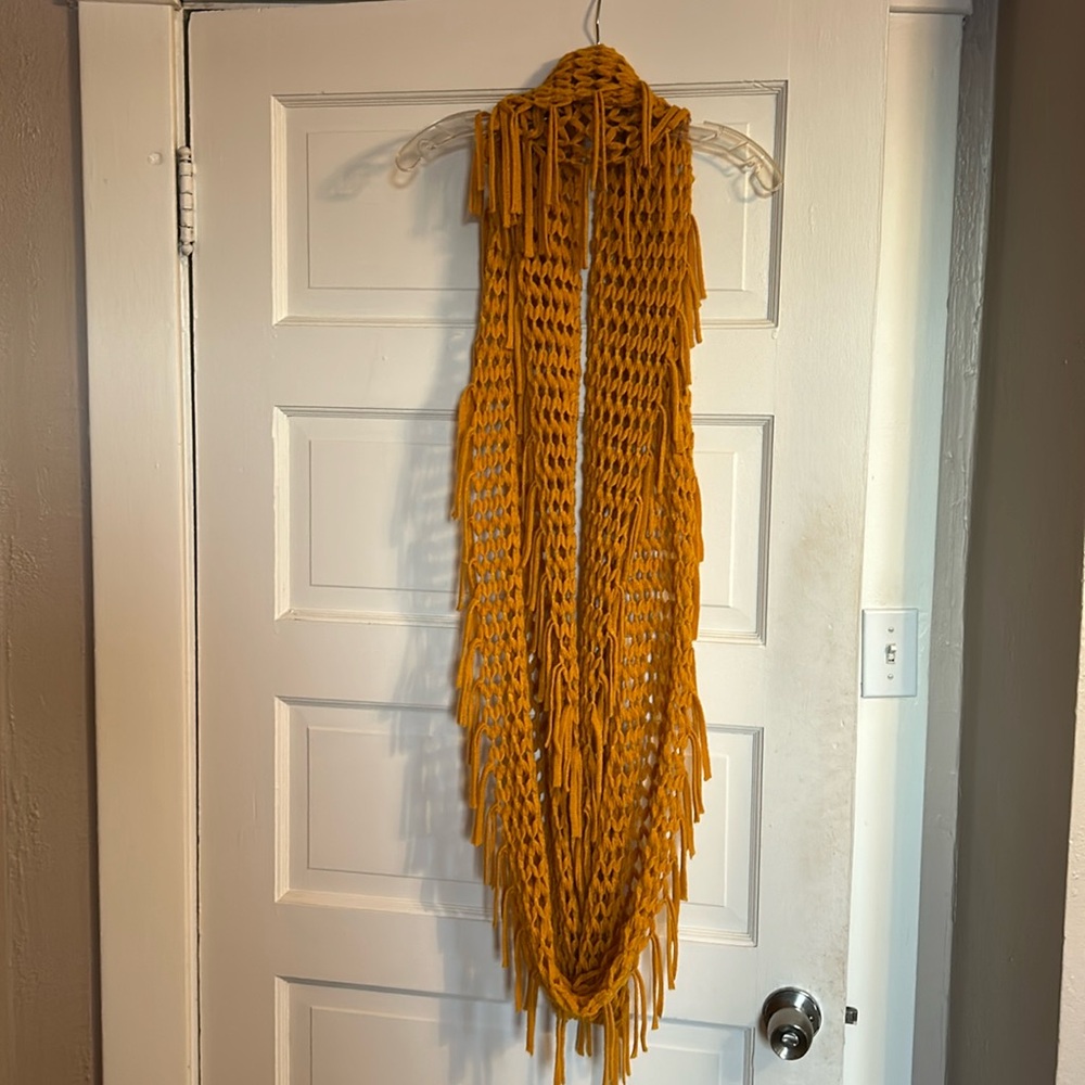 Gold One size scarf 🧣 with fringe, Excellent condition maybe worn one time